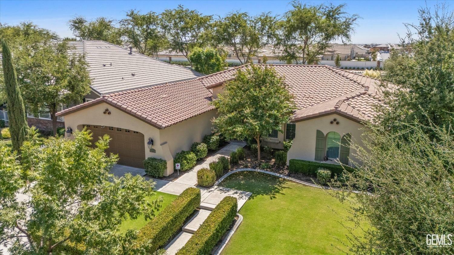 Property Photo: 12719 Lincolnshire Drive CA 93311