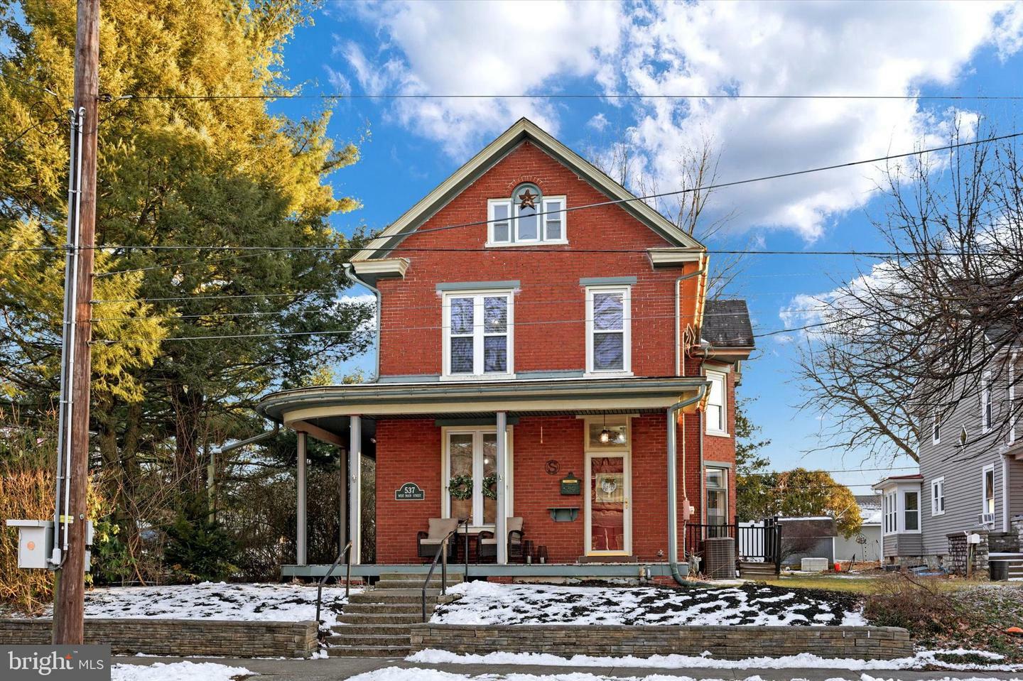 Property Photo:  537 W Main Street  PA 17036 