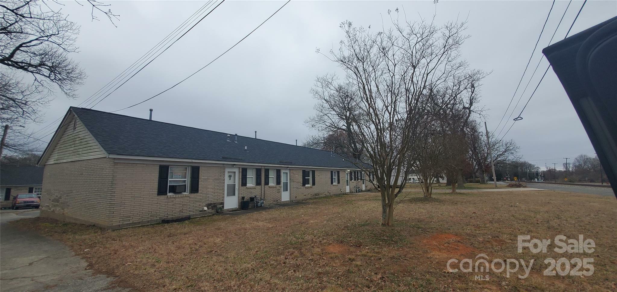 Property Photo:  1015 E Airline Avenue  NC 28054 