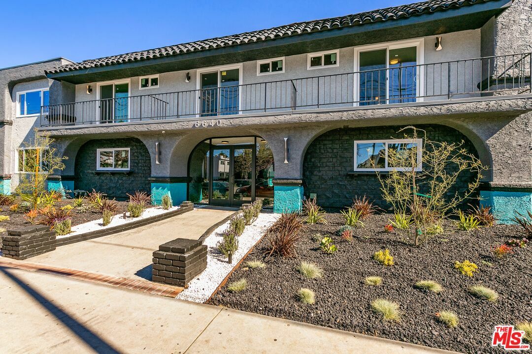 Property Photo:  6640   Woodley Ave 209  CA 91406 