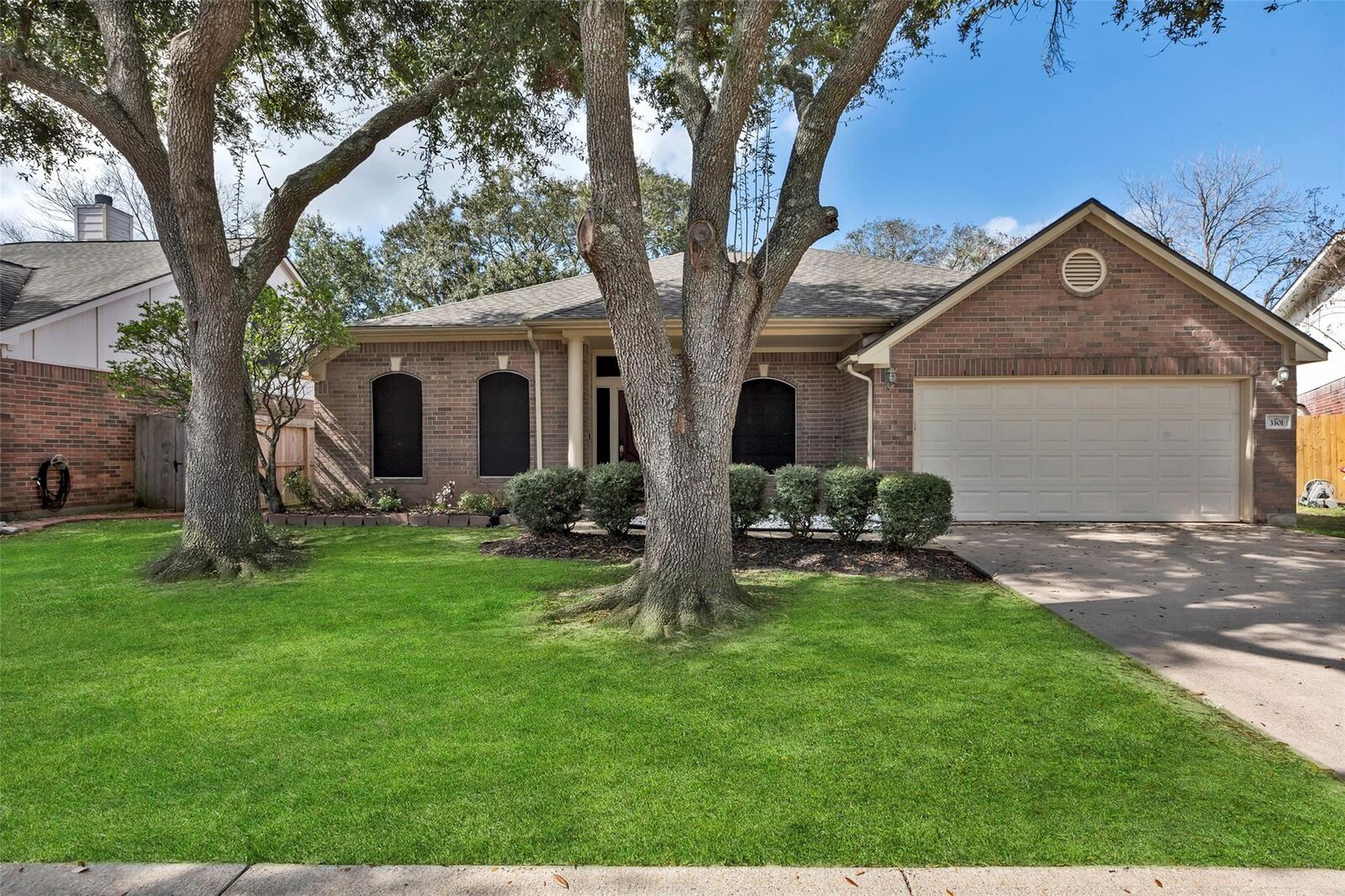 Property Photo: 3301 Surrey Lane TX 77536