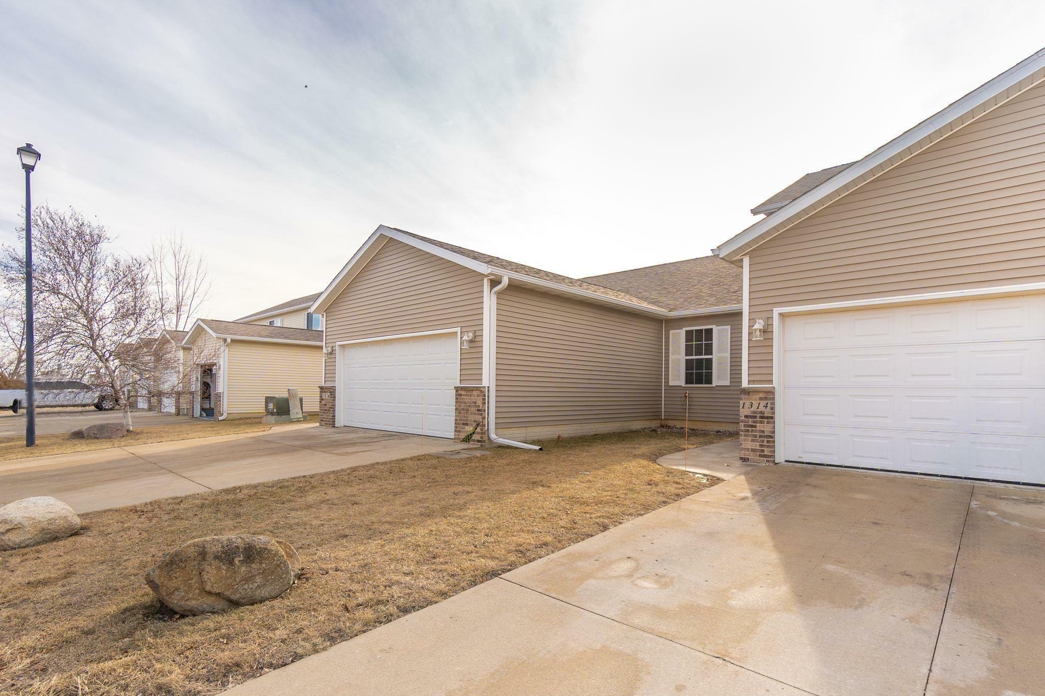 Property Photo:  1314 Creekside Ct.  IA 50702 