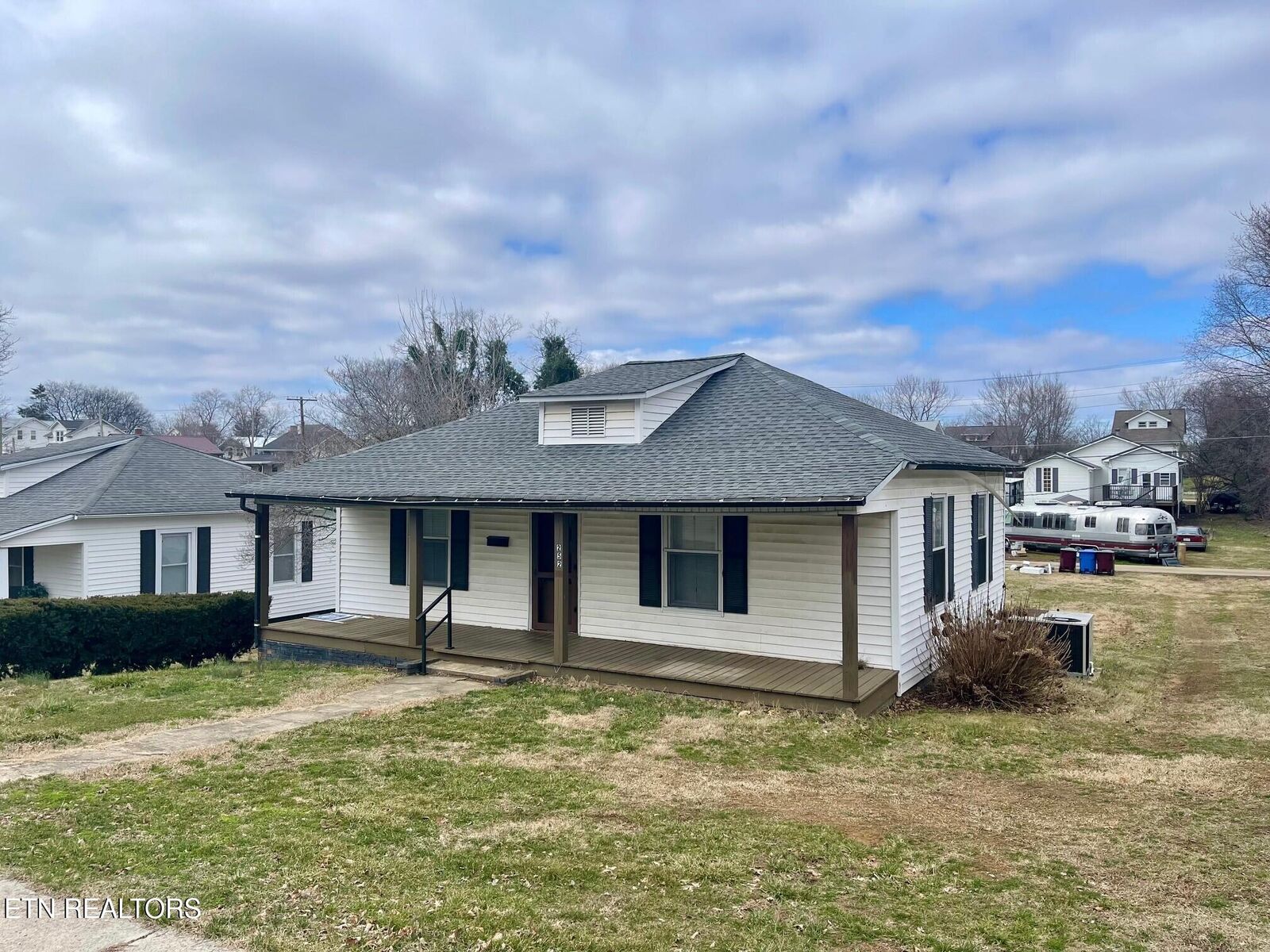 Property Photo: 252 Glascock St TN 37701