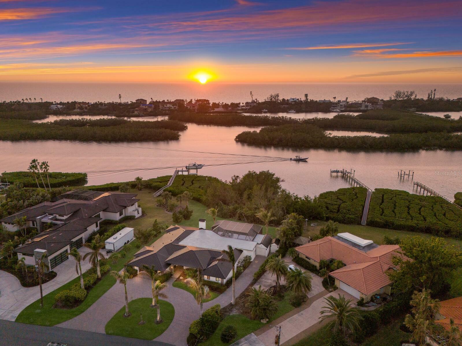 Property Photo:  525 S Shore Drive  FL 34229 