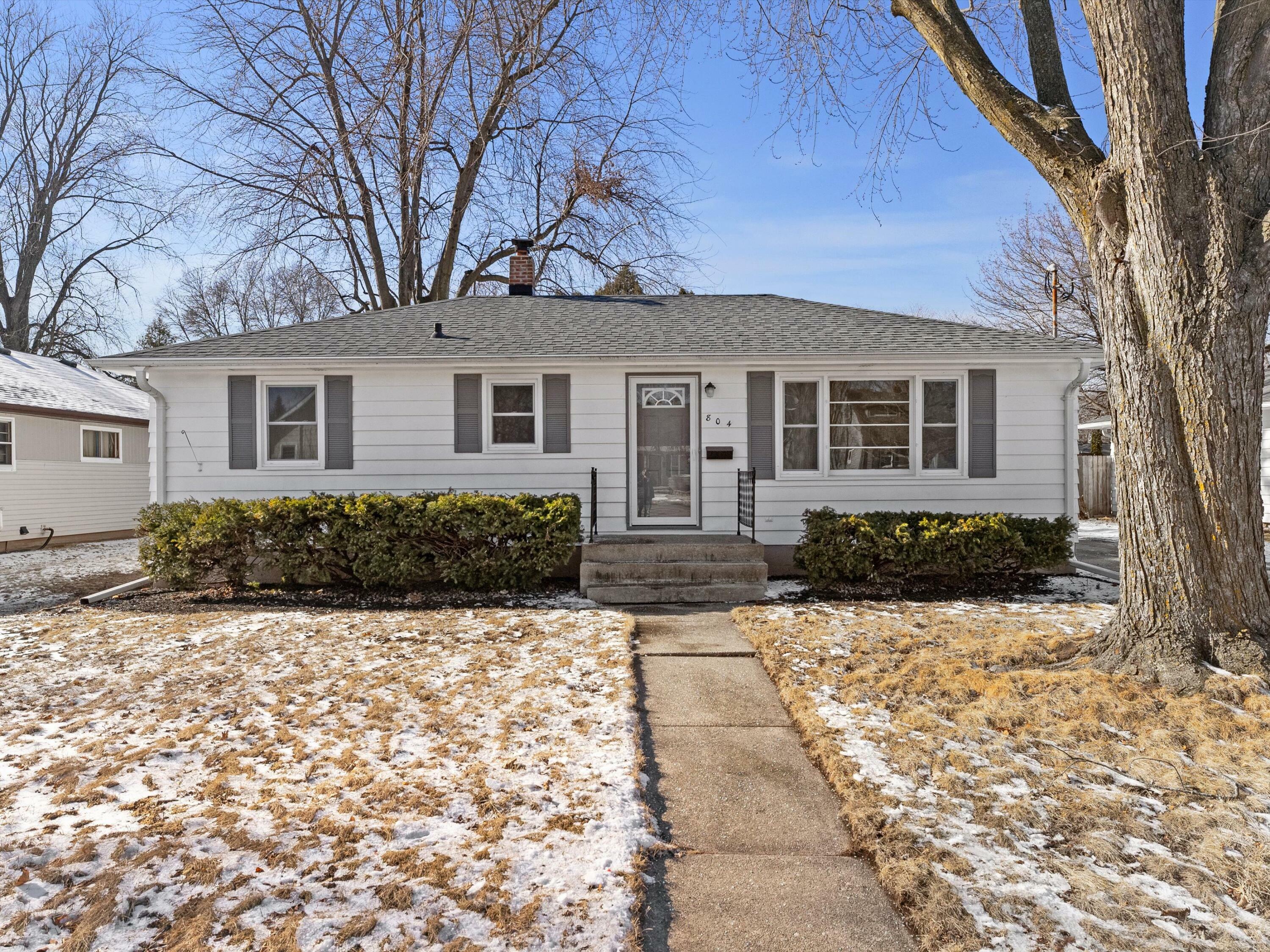 Property Photo:  804 Ida St  WI 54952 