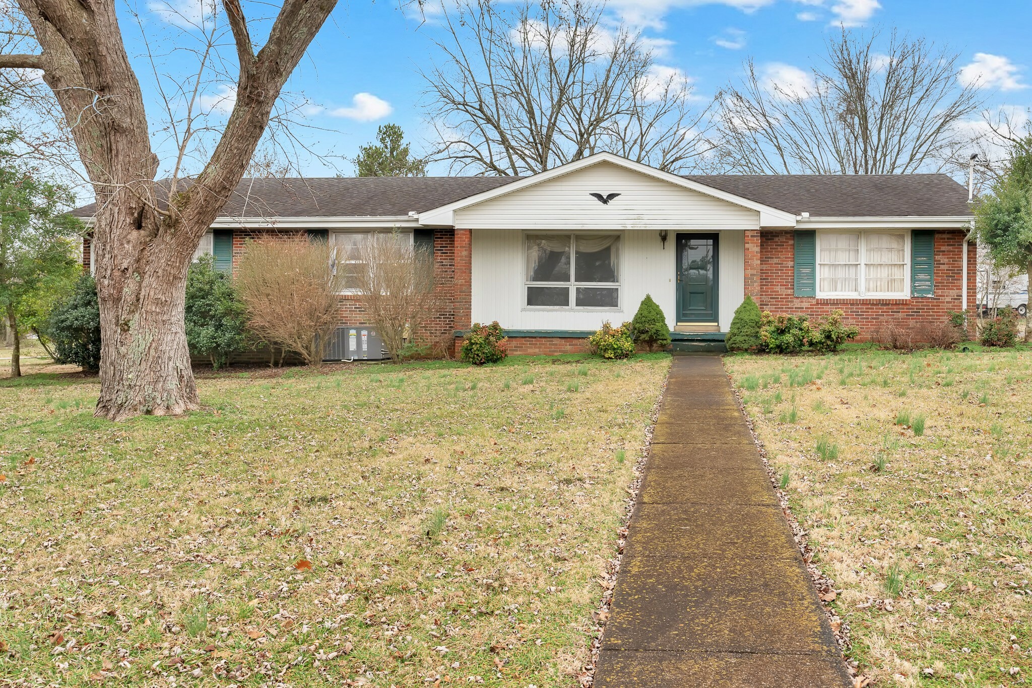 Property Photo:  204 Wade Dr  TN 37160 