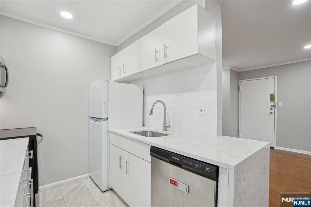 Property Photo:  56 68th Street 7  NJ 07093 