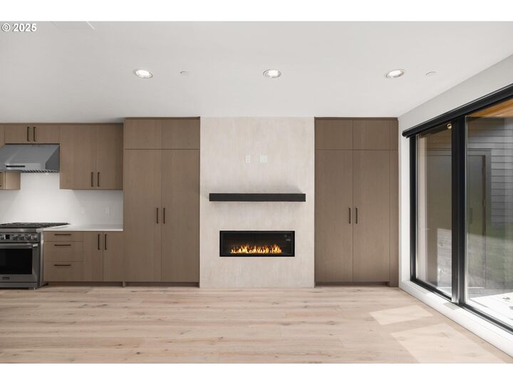 Property Photo: 1845 NW 28th Ave 6A OR 97210