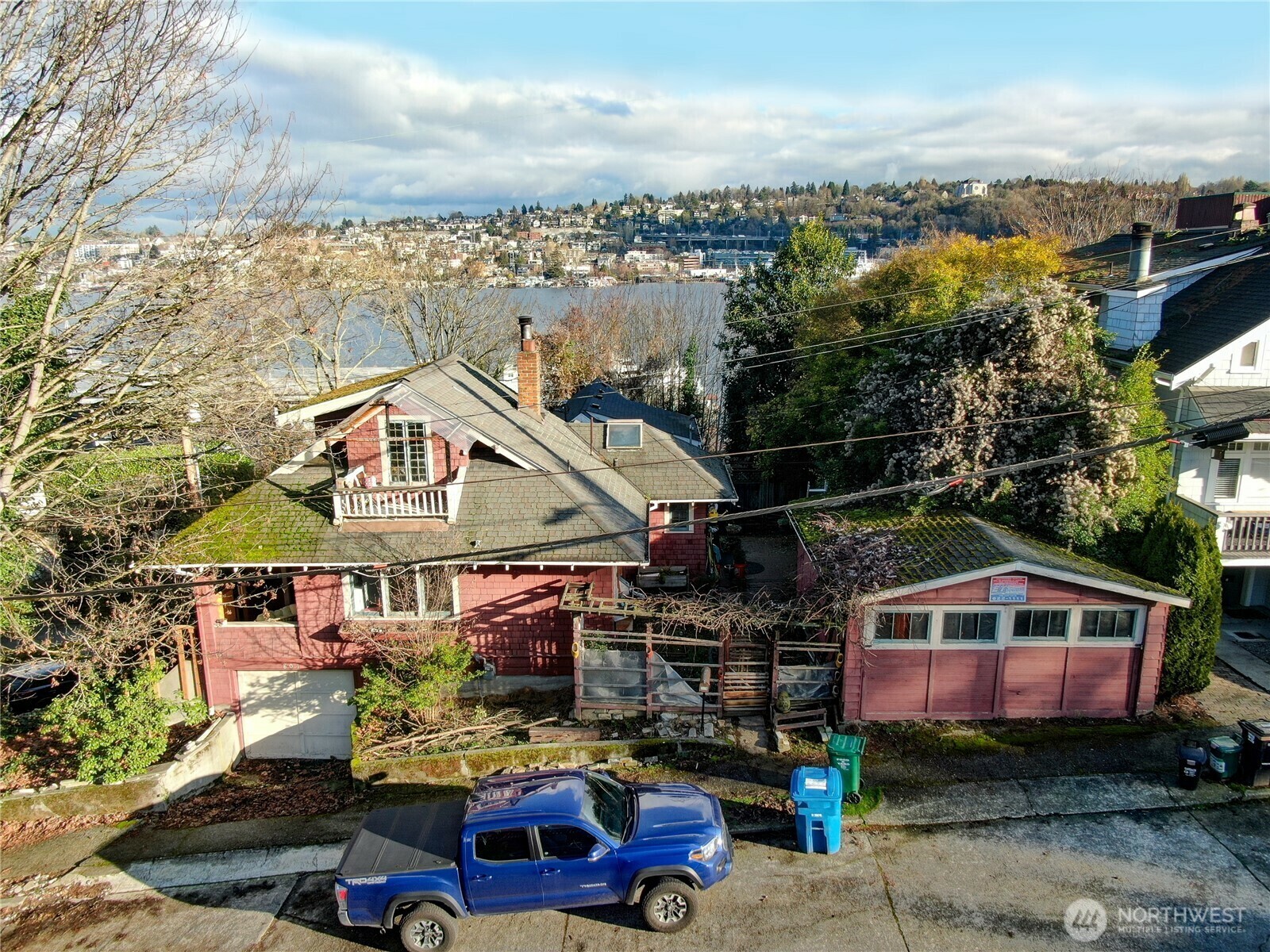 Property Photo:  801  Newton Street  WA 98109 