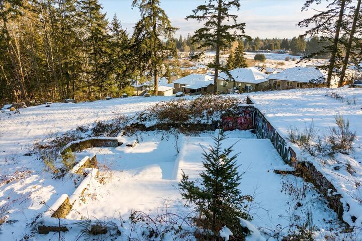 Property Photo: 454 Ninth St BC V9R 1A4
