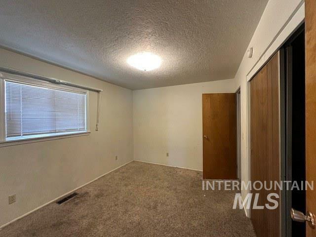 Property Photo: 1135 SW 9th Ave OR 97914