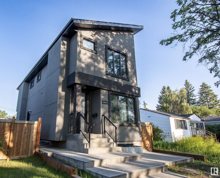 Photo de la propriété: 10954 135 Street NW AB T5M 1K2
