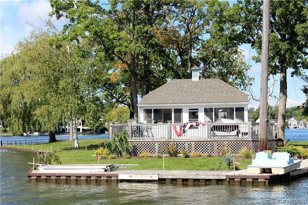 Property Photo:  752 Preston Island  MI 48362 4204 