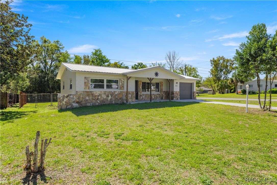 Property Photo: 69 S Lucille Street FL 34465