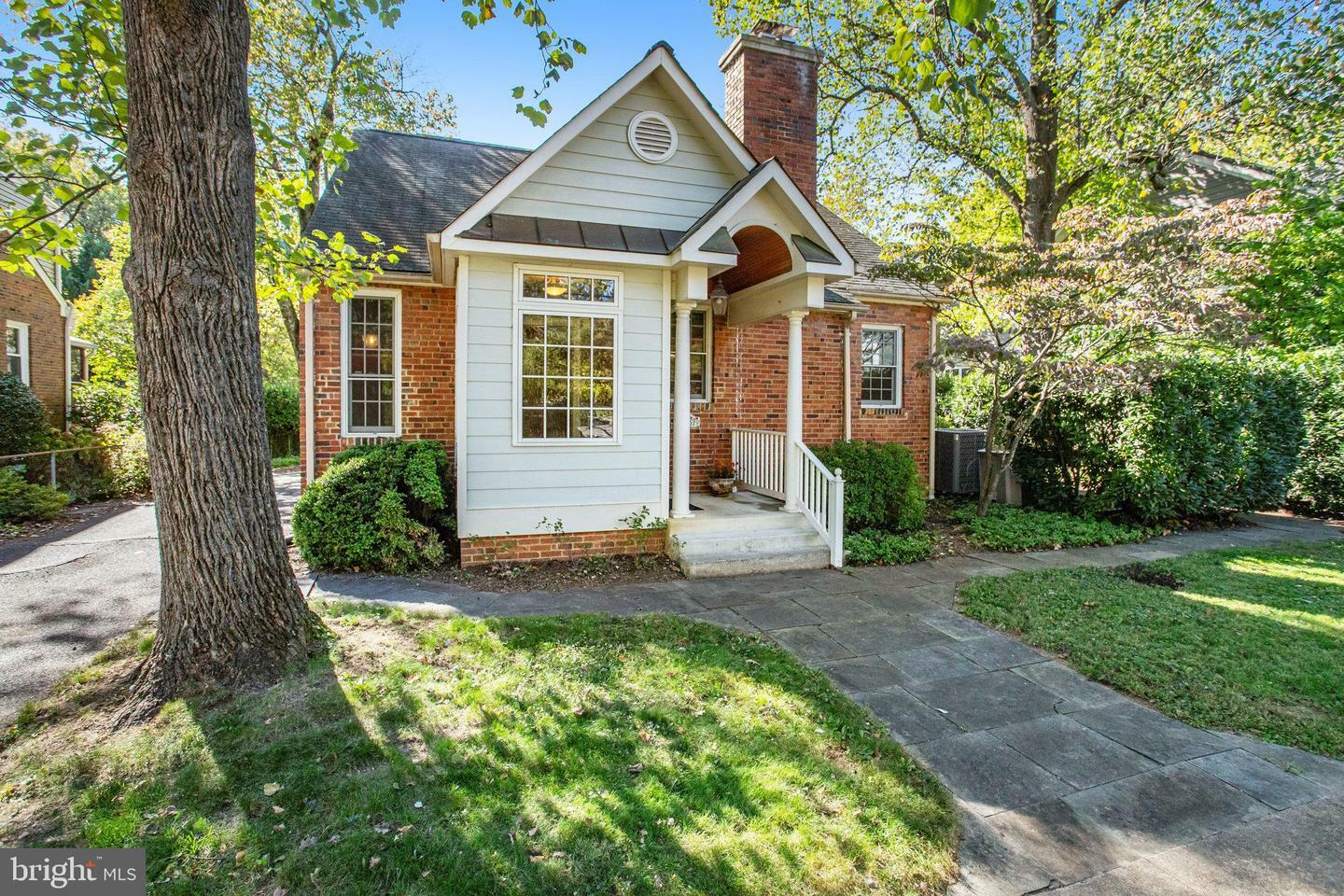 Property Photo:  1007 Parker Street  VA 22046 