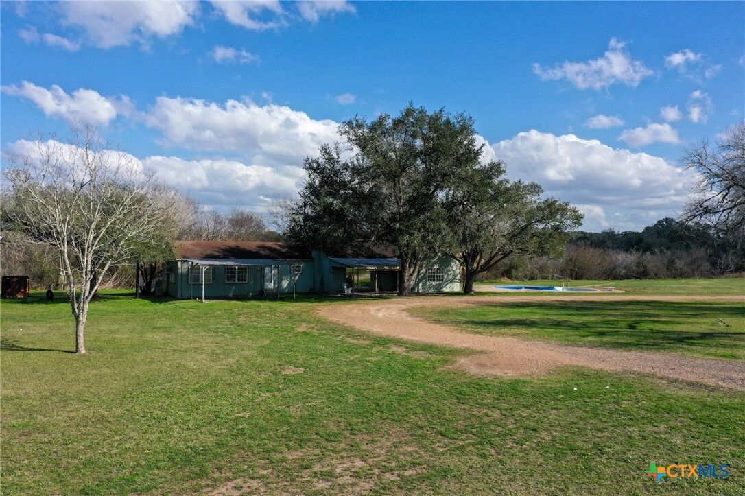Property Photo: 2419 US Highway 87 Highway TX 77954
