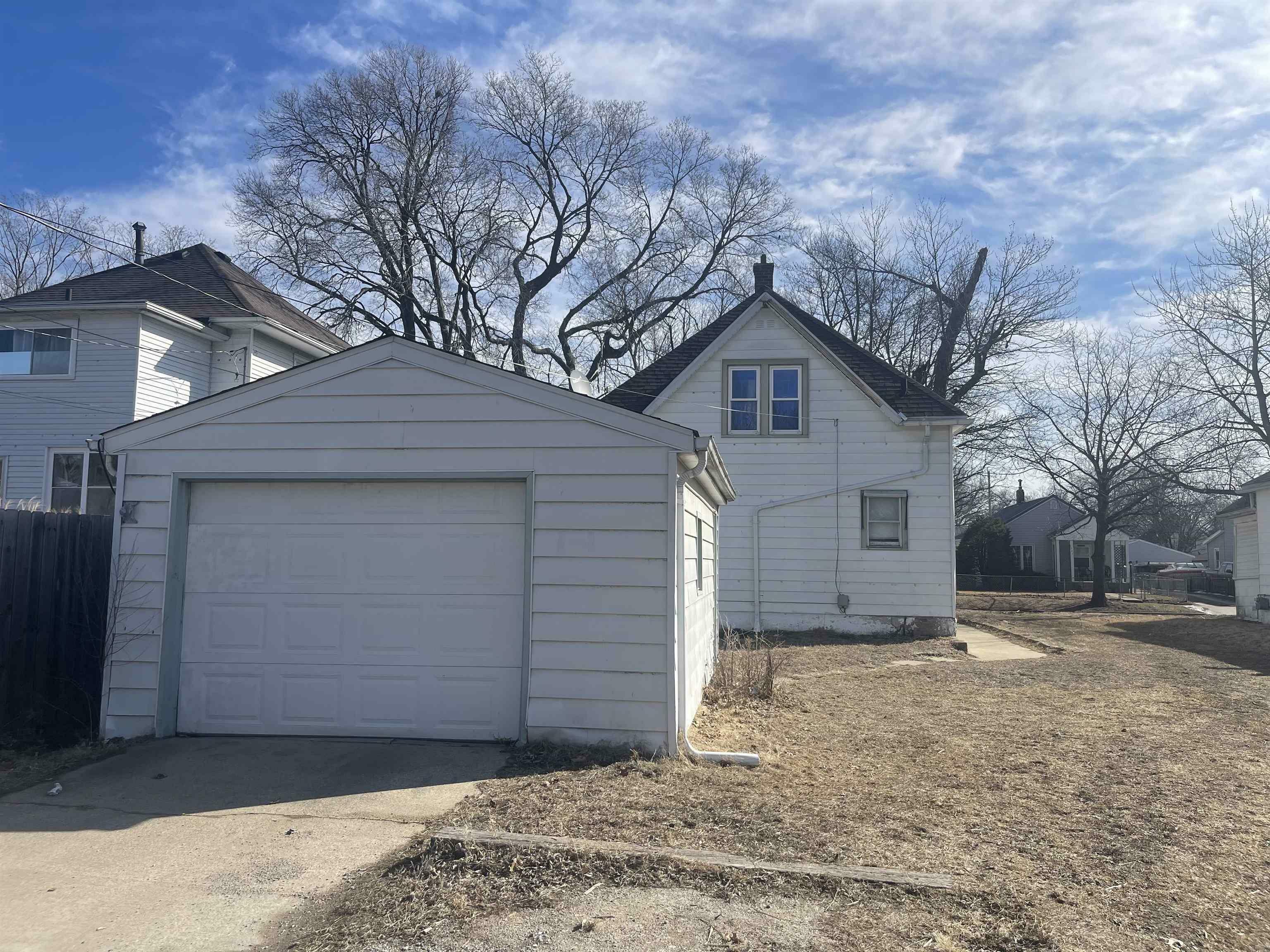 Property Photo:  1027 Lincoln Street  IA 50703 