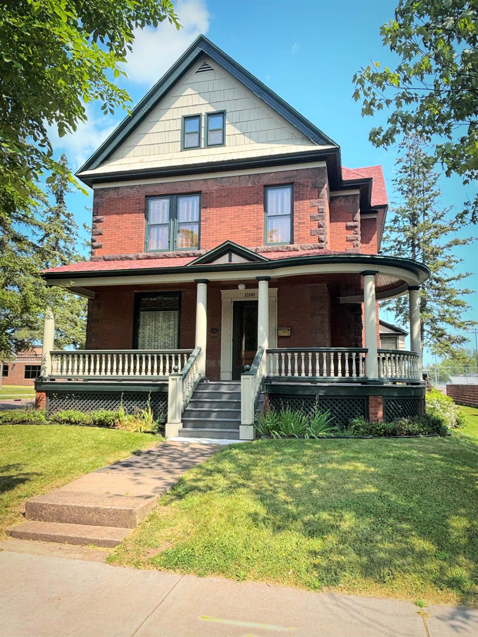 Property Photo: 1100 Ellis Ave WI 54806