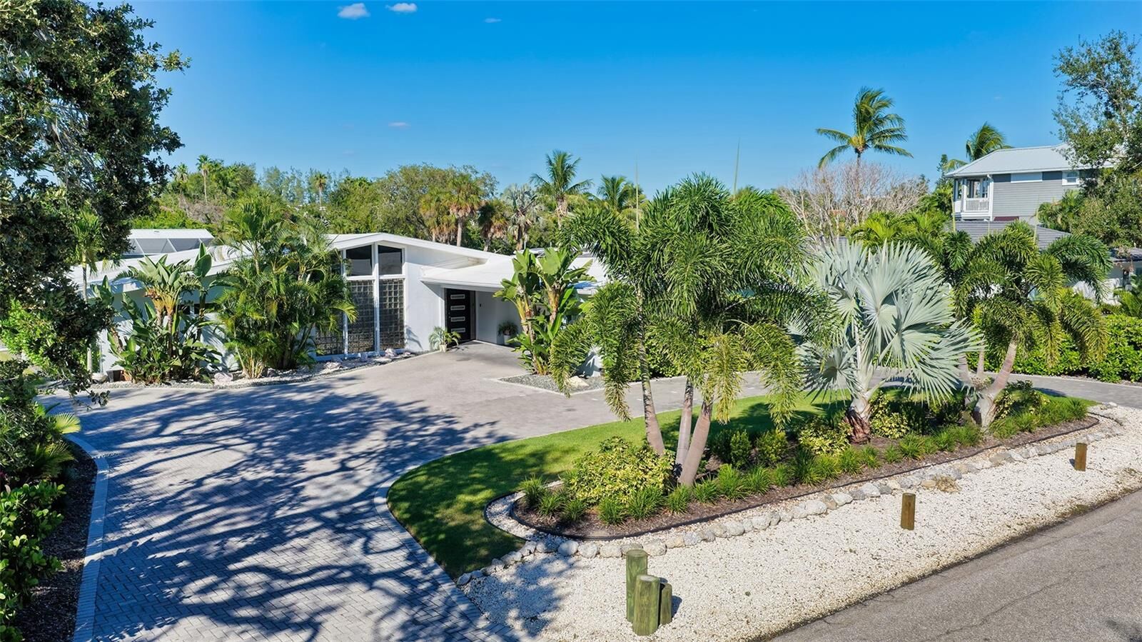Property Photo: 619 Buttonwood Drive FL 34228