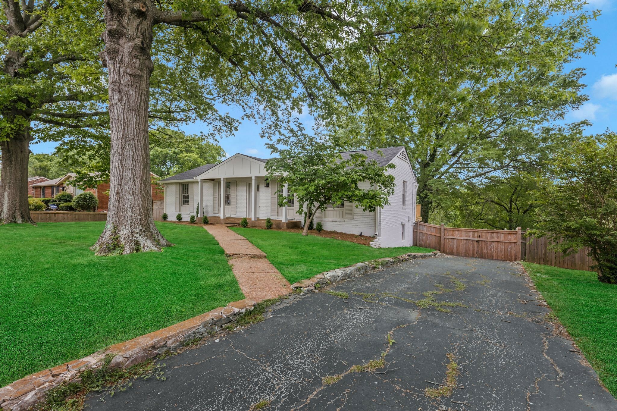 Property Photo: 421 Wauford Dr TN 37211