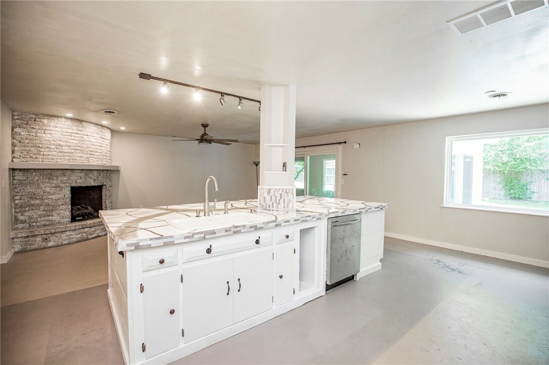 Property Photo:  1400 Buena Vista Circle  AR 72762 