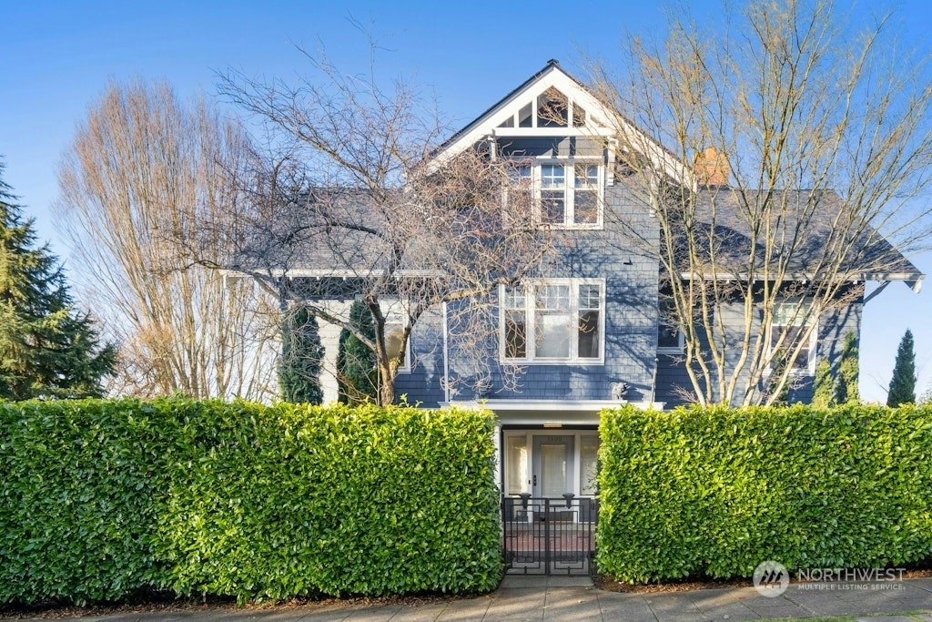 Property Photo:  1100 E Newton Street  WA 98102 