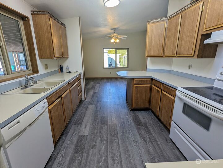 Property Photo:  16600  25th Avenue NE 130  WA 98271 