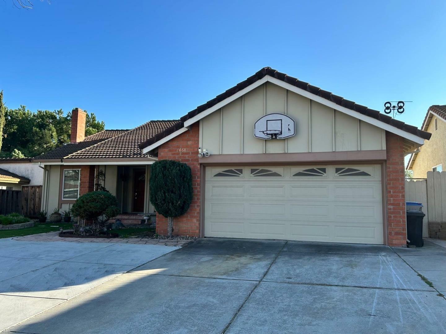 Property Photo:  668 Giraudo Drive  CA 95111 