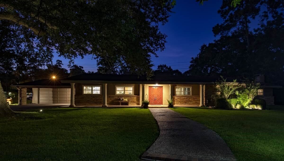 Property Photo: 30 Knotty Pine Ln TX 77630
