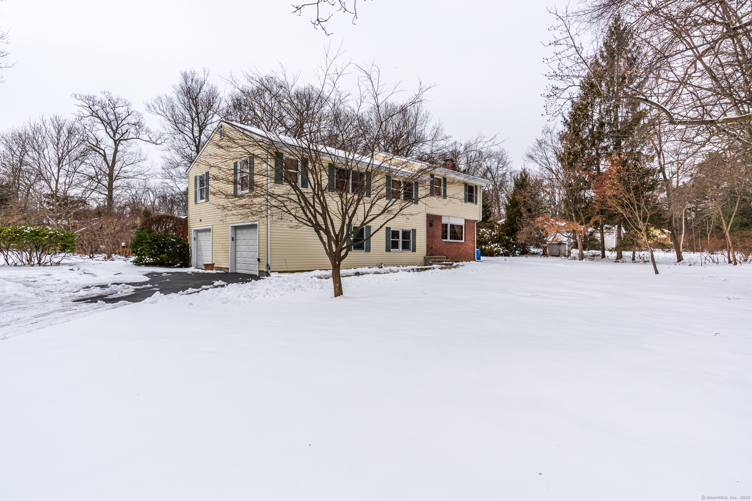 Property Photo:  111 Comstock Hill Avenue  CT 06850 