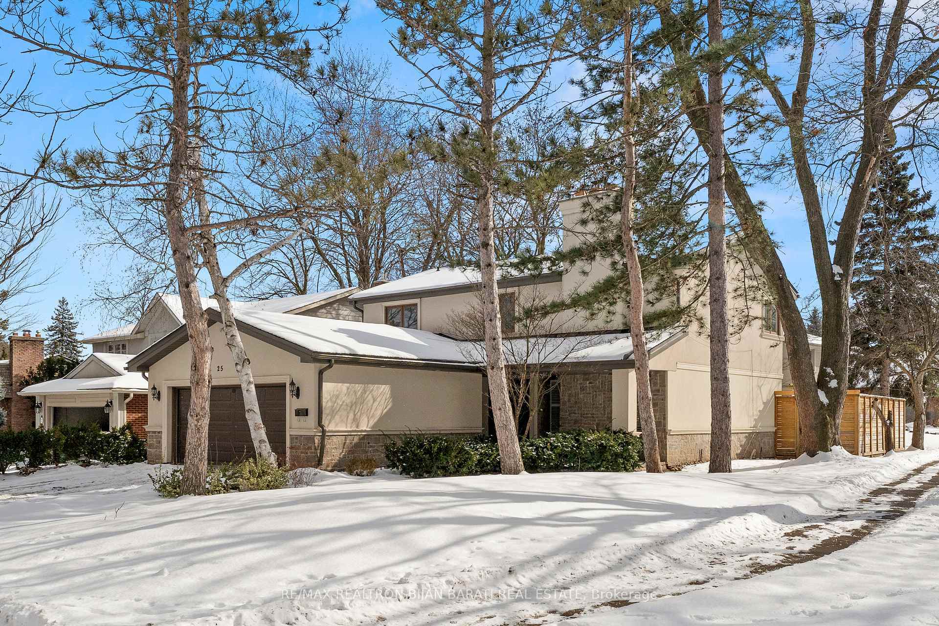 Property Photo: 25 Bamboo Grve ON M3B 2C6