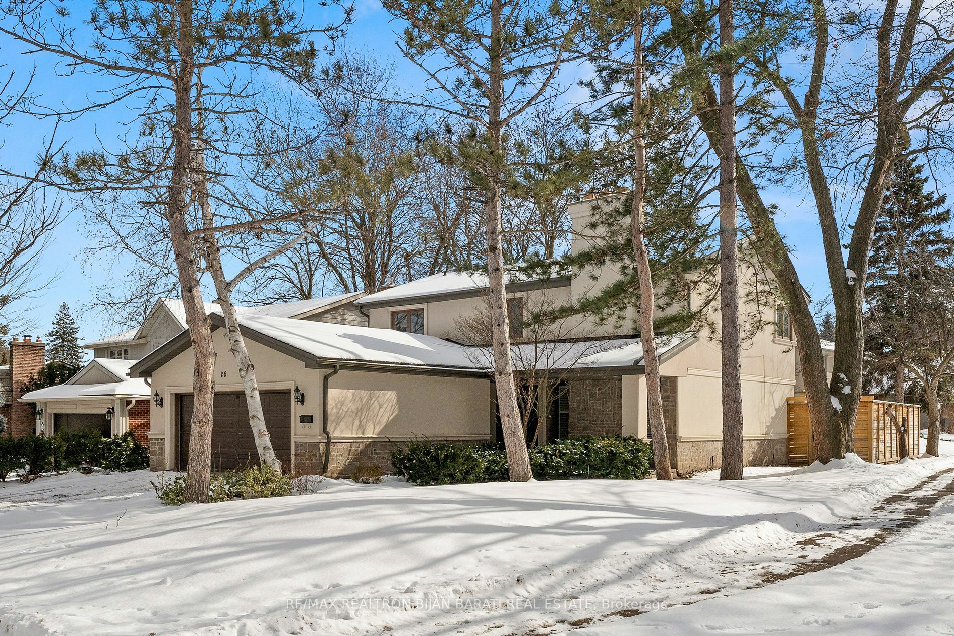 Property Photo:  25 Bamboo Grve  ON M3B 2C6 