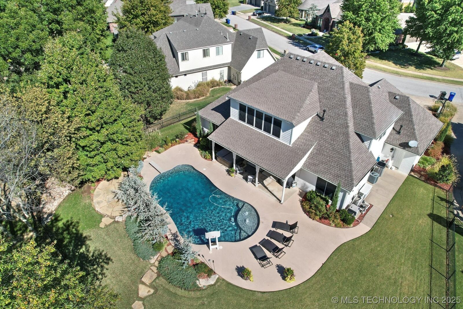 Property Photo:  8117 E Freeport Street  OK 74014 