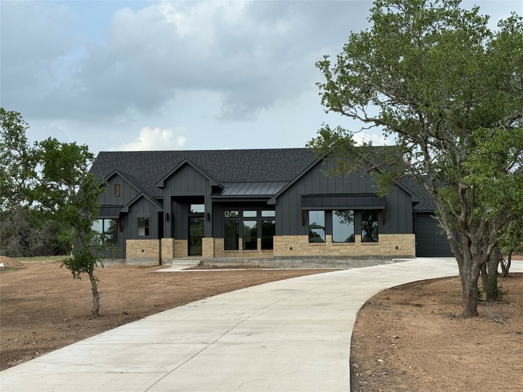 Property Photo: 516 Vale Pond Spur TX 78628