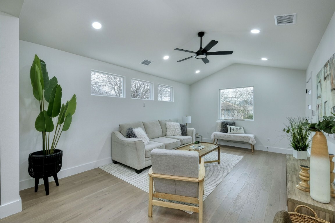 908 E 51st Street  Austin TX 78751 photo