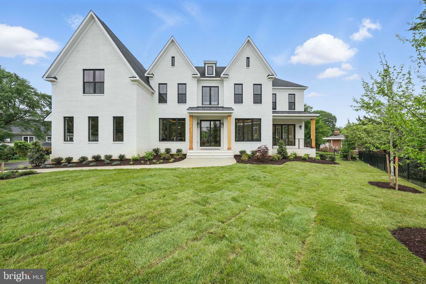 Property Photo: 1617 Woodmoor Lane VA 22101