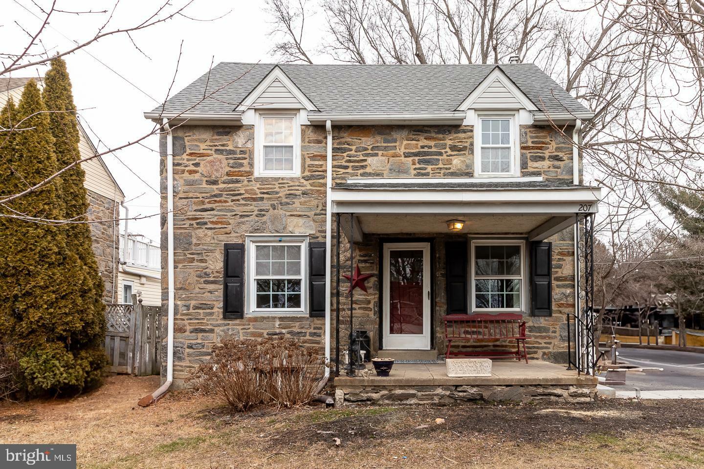 Property Photo:  207 E Woodland Avenue  PA 19064 