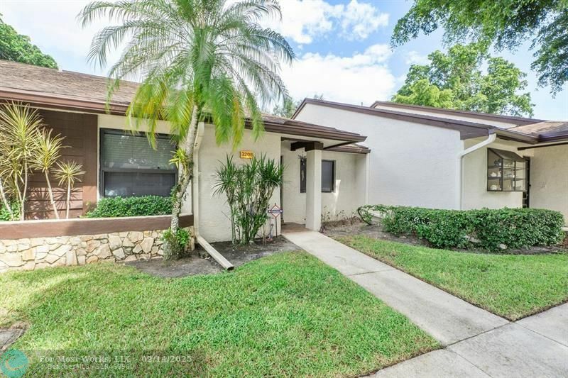 Property Photo:  3208 S Carambola Cir S  FL 33066 