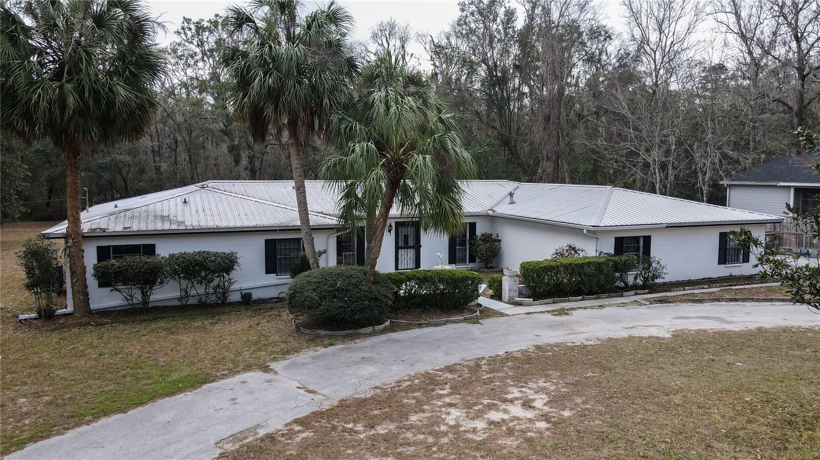 Property Photo: 3925 NW 8th Avenue FL 32605