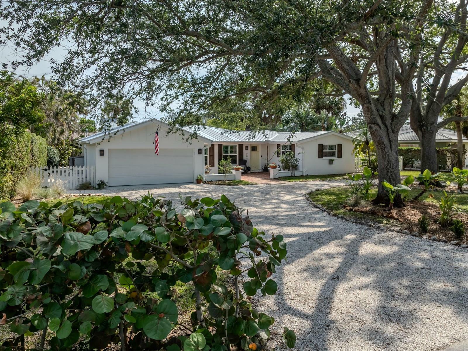 Property Photo: 705 Armada Road N FL 34285