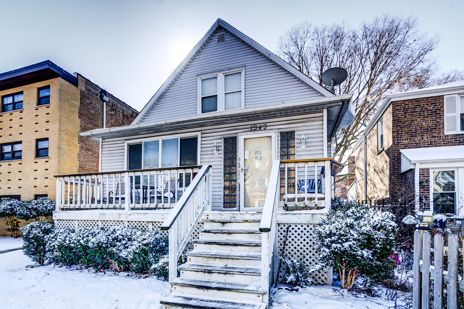 Property Photo:  1949 W Granville Avenue  IL 60660 