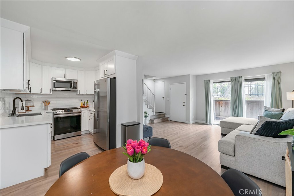 Property Photo: 9525 Sylmar Avenue 2 CA 91402