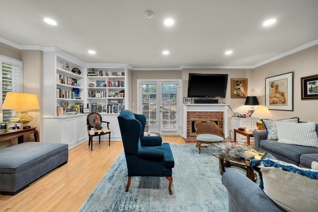 Property Photo: 413 S Broadway A CA 90277