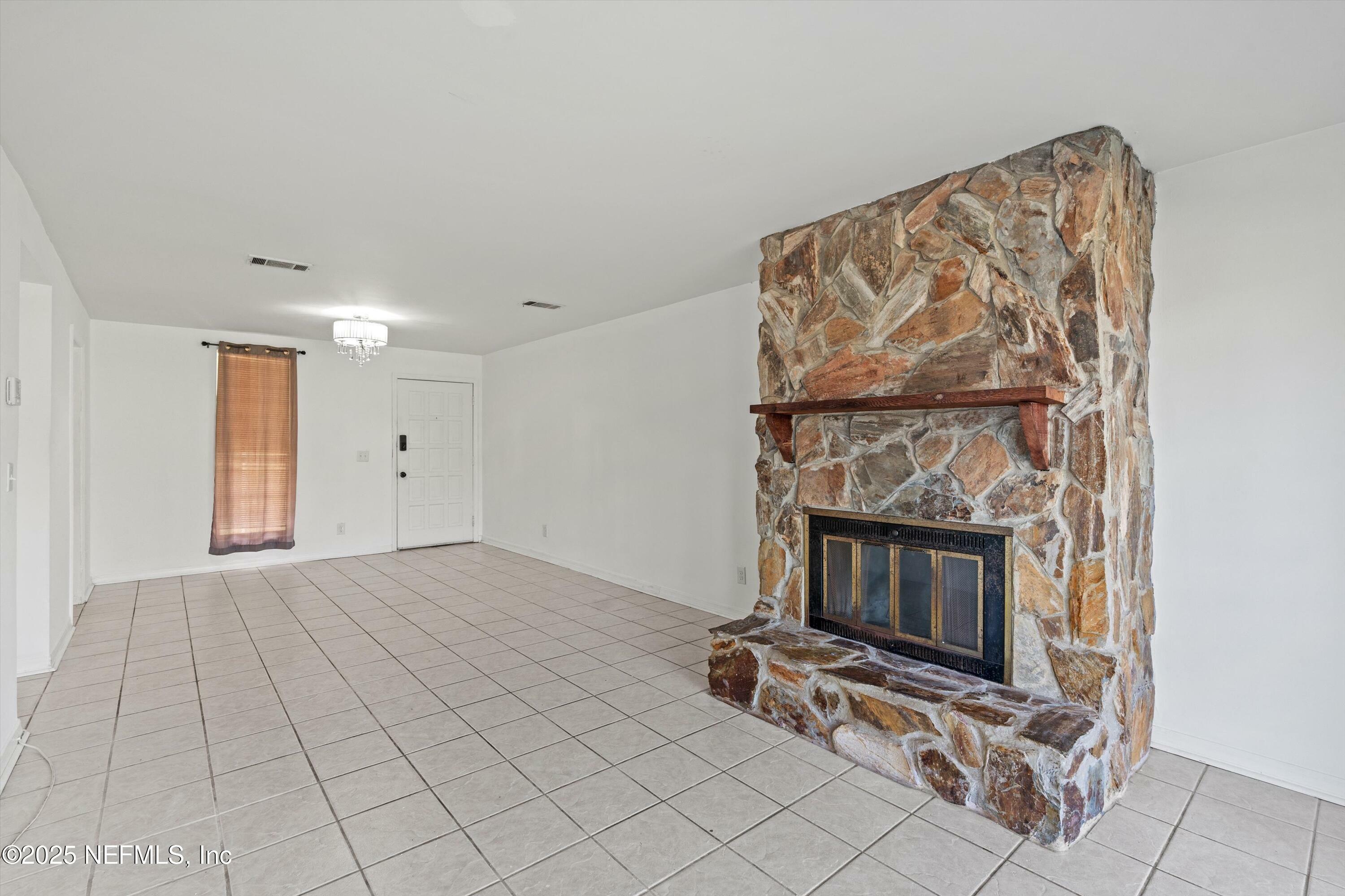 Property Photo: 1530 El Prado Road 2 FL 32216