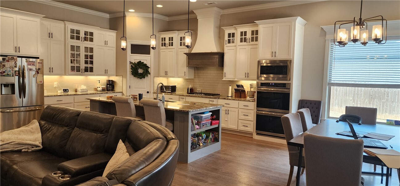 Property Photo:  713 Flycatcher Trace  AR 72762 