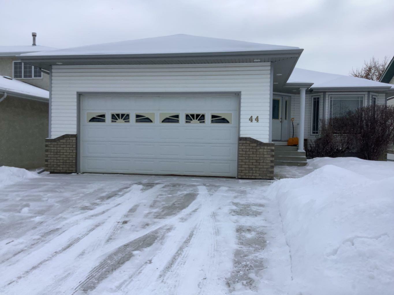 Property Photo:  44 Kendall Crescent  AB T4P 3S5 