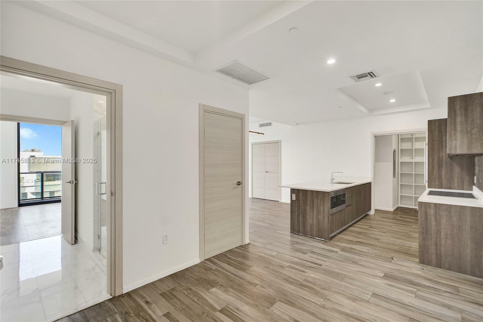 Property Photo:  801 S Miami Ave 5010  FL 33130 