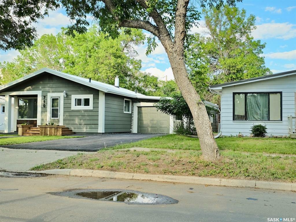 Property Photo:  710 Herkimer Street  SK S0L 2V0 