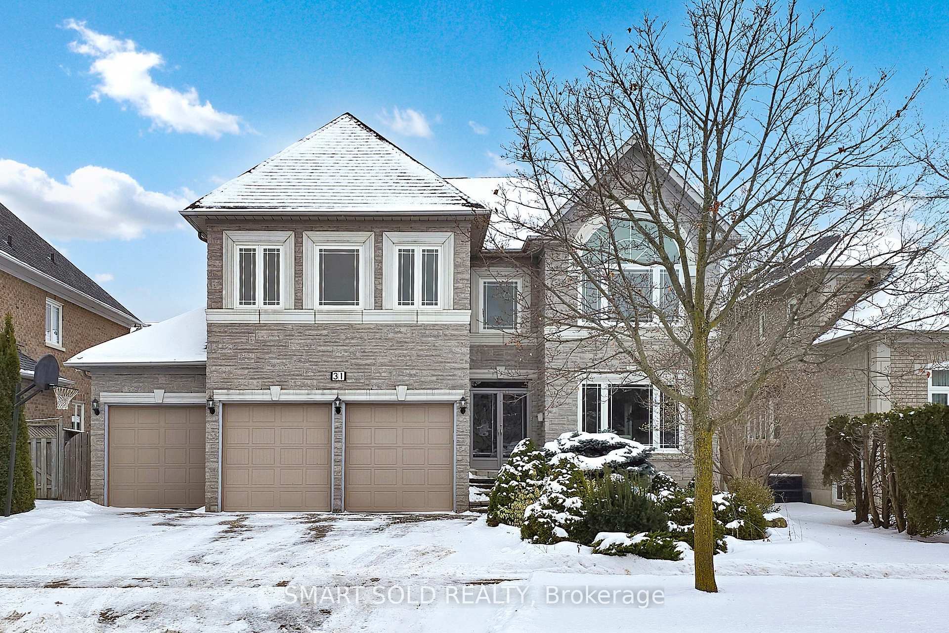 Property Photo: 31 Black Walnut Cres ON L4B 3S3