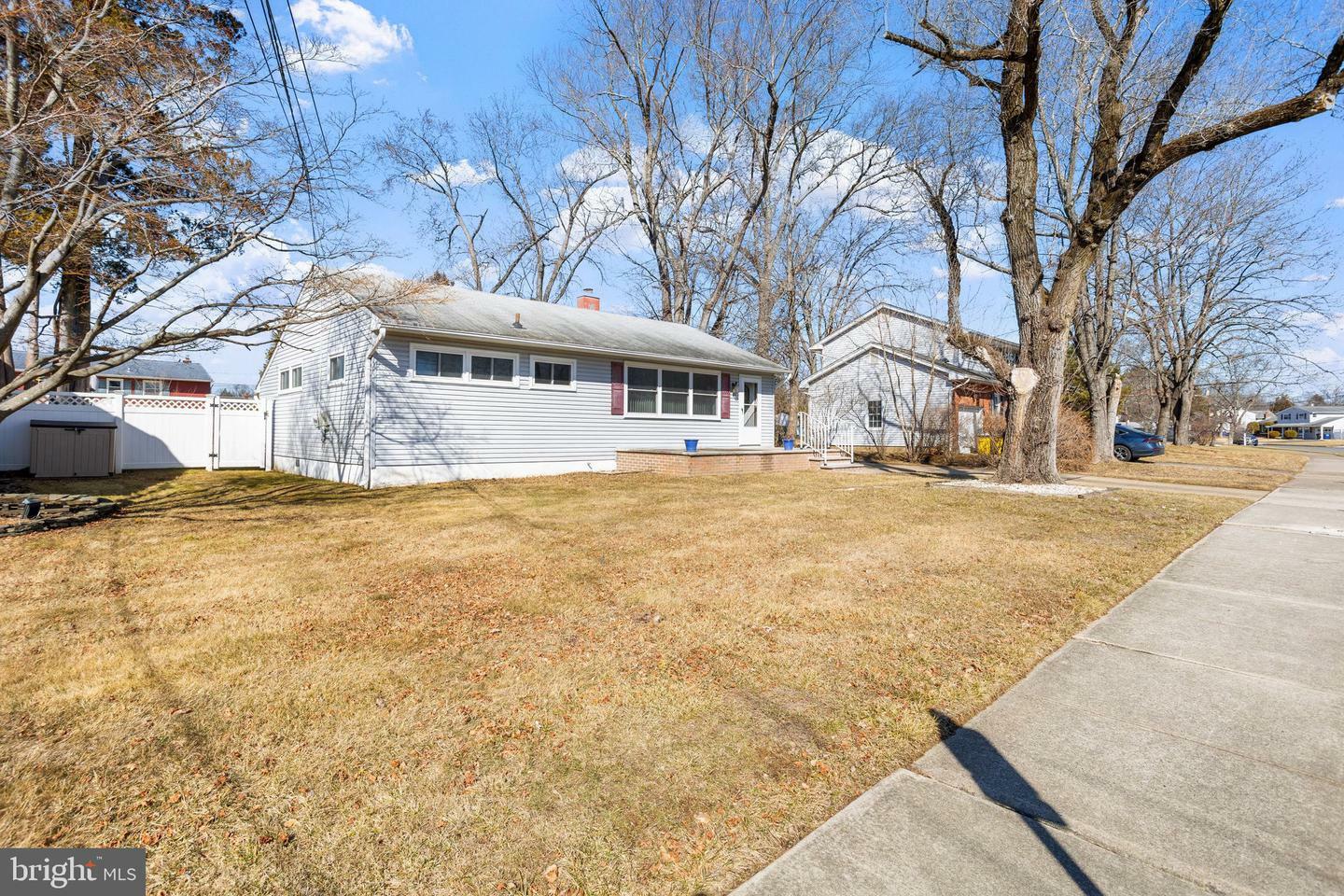 Property Photo:  27 Yorktown Road  NJ 08505 